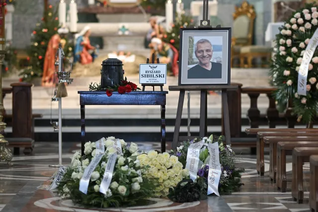 Pogrzeb męża Ewy Bem. Producenta telewizyjnego pożegnał tłum gwiazd