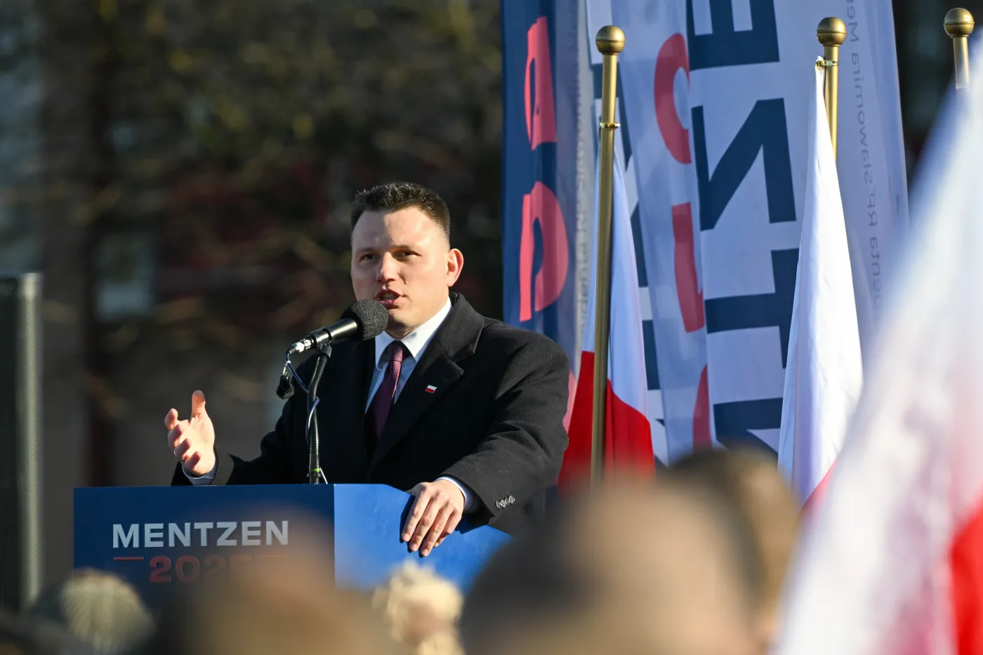 Mentzen pędzi w sondażach, ale trafi na ścianę? Ekspert nie ma złudzeń