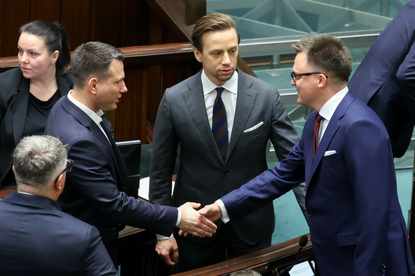 Szymon Hołownia pozwał Sławomira Mentzena. Znamy wyrok sądu