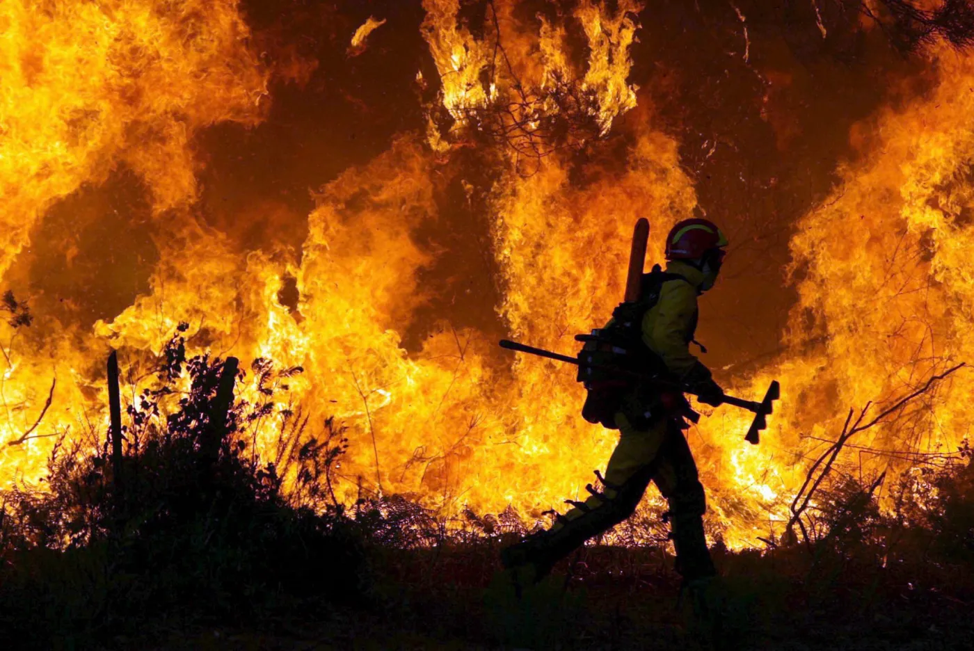 Portugalia w ogniu. Tysiące strażaków walczy z 33 pożarami