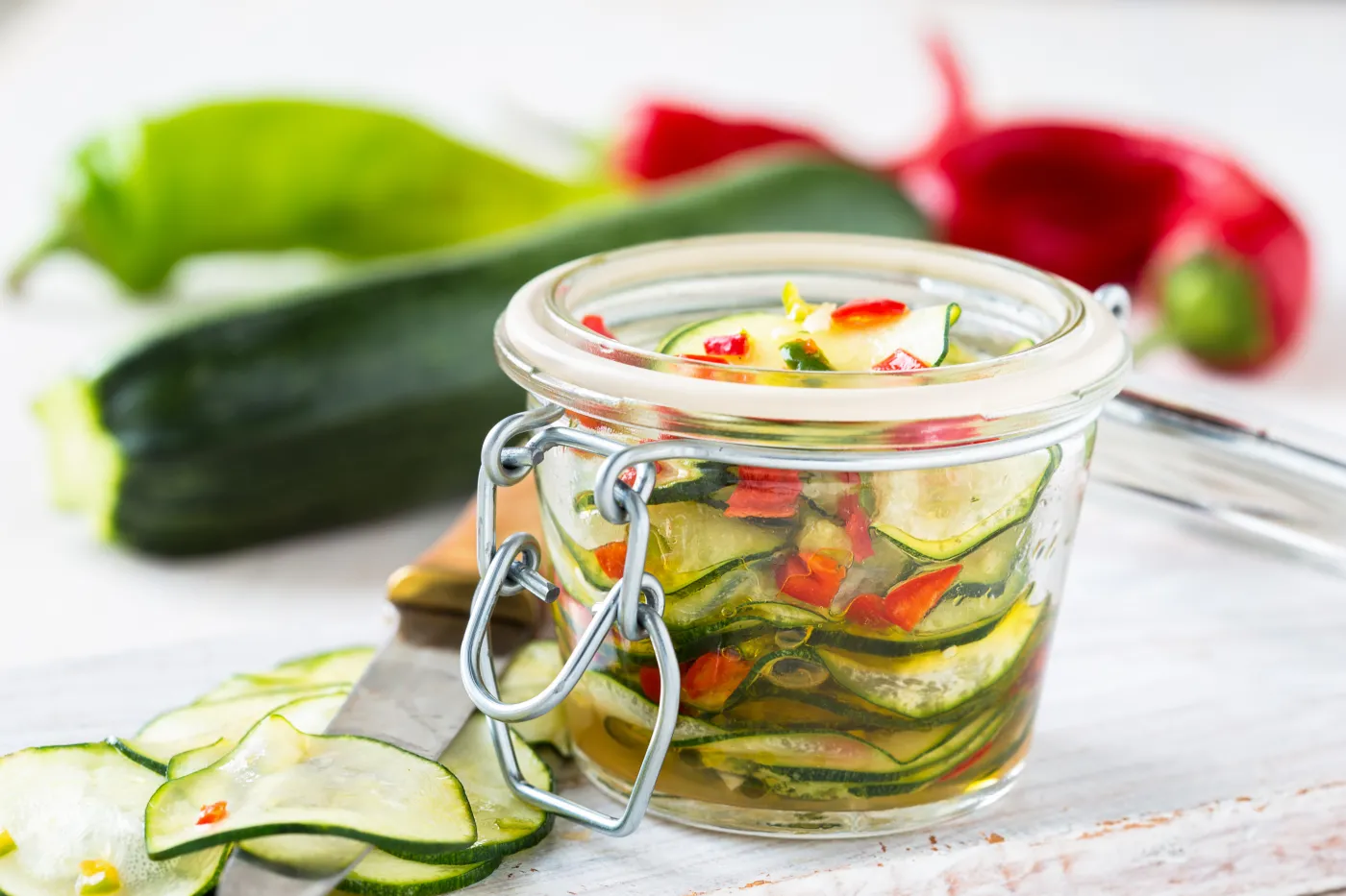 Cukinia marynowana w zalewie. Jakub Kuroń łączy dwa smaki