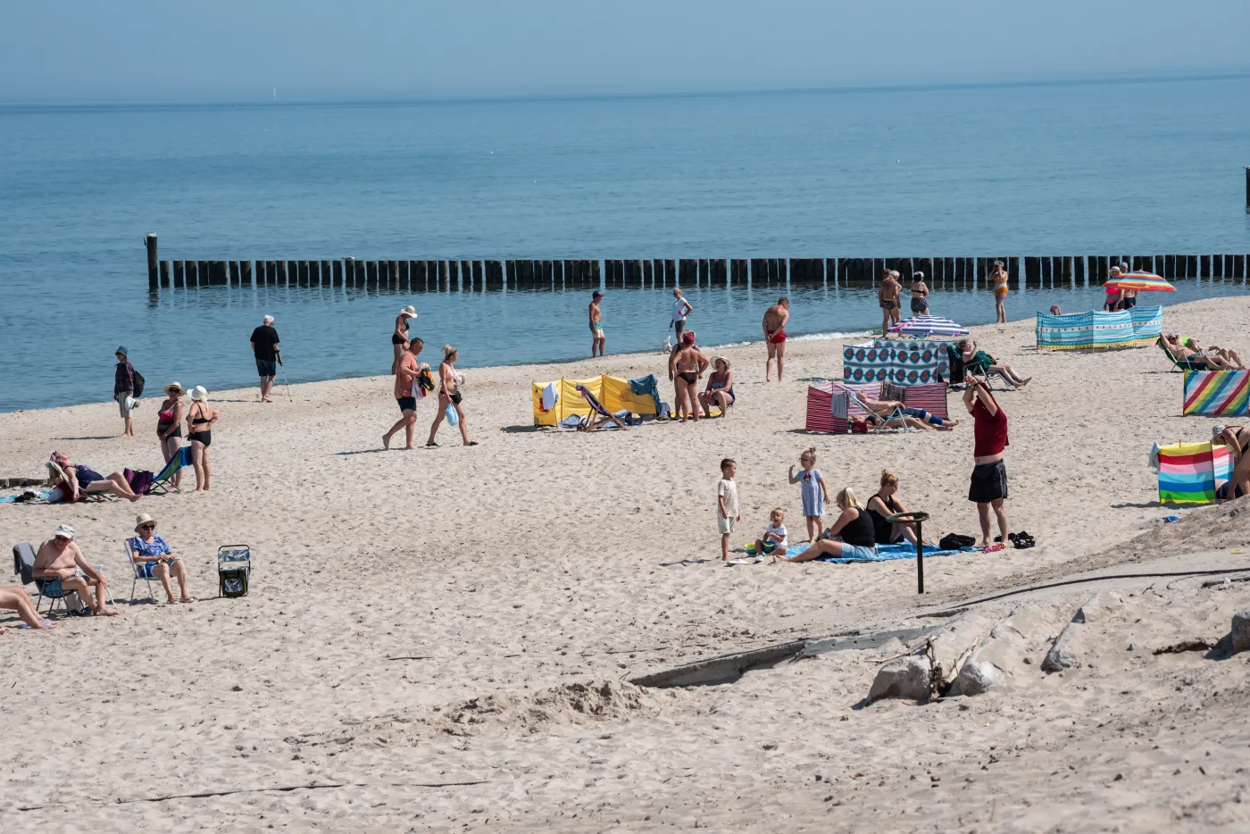 Zakazy kąpieli nad Bałtykiem. Takiego końca wakacji nikt się nie spodziewał