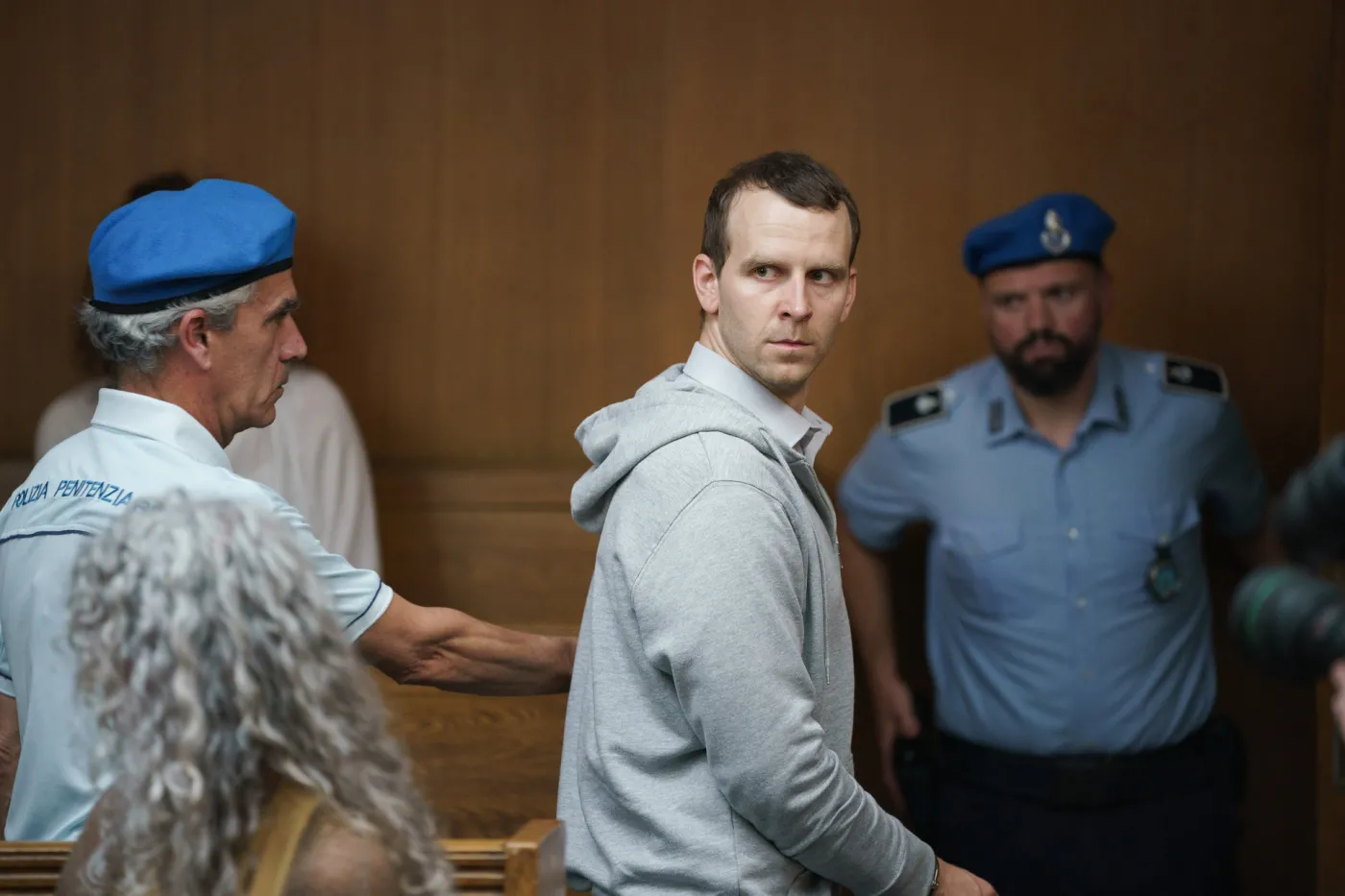 Julian Świeżewski w serialu "Porwana: historia Chloe Ayling"