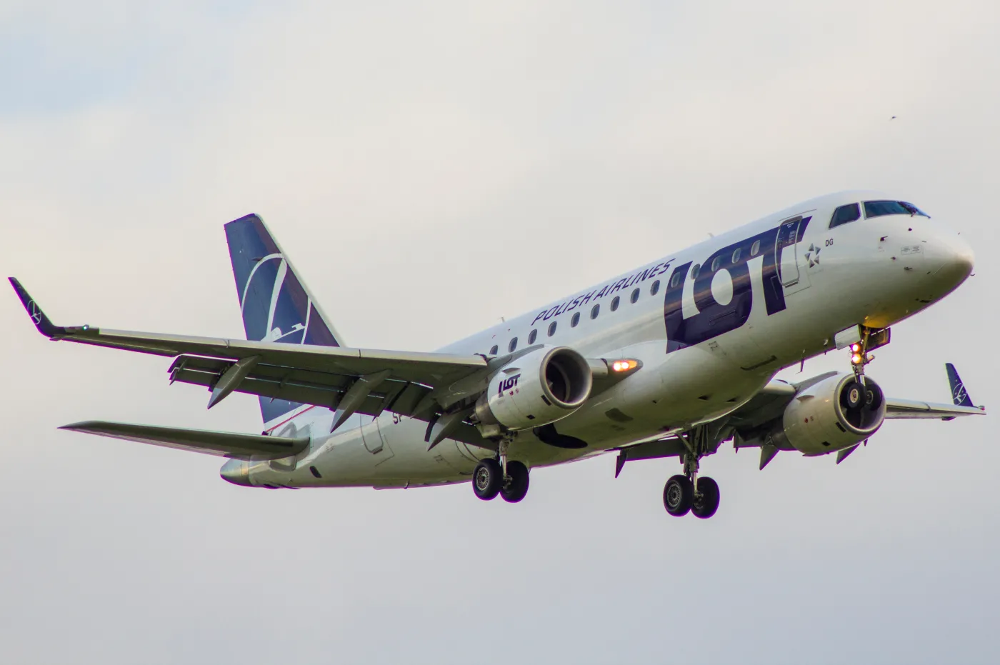 Samolot musiał zawrócić na lotnisko, z którego wystartował  