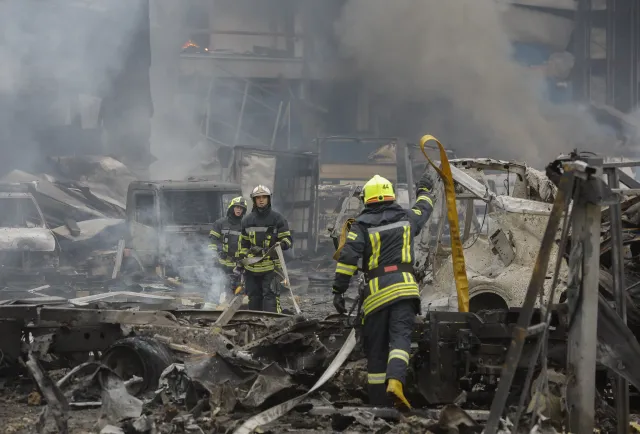 Nalot rosyjskich dronów na Kijów Ukraina. Są zabici i ranni