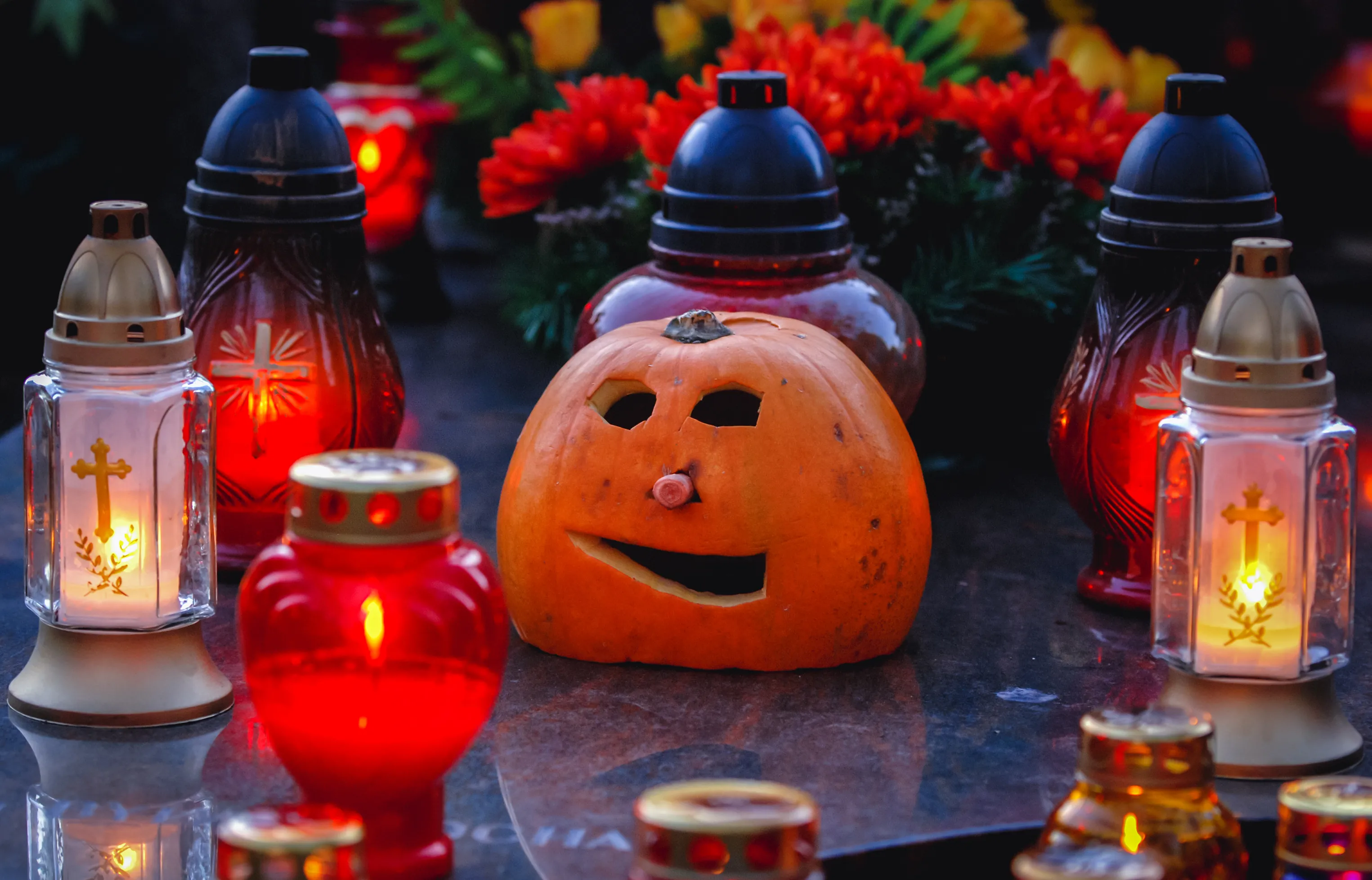Halloween i Wszystkich Świętych to nie są dwa różne światy. Mało kto zna tę historię