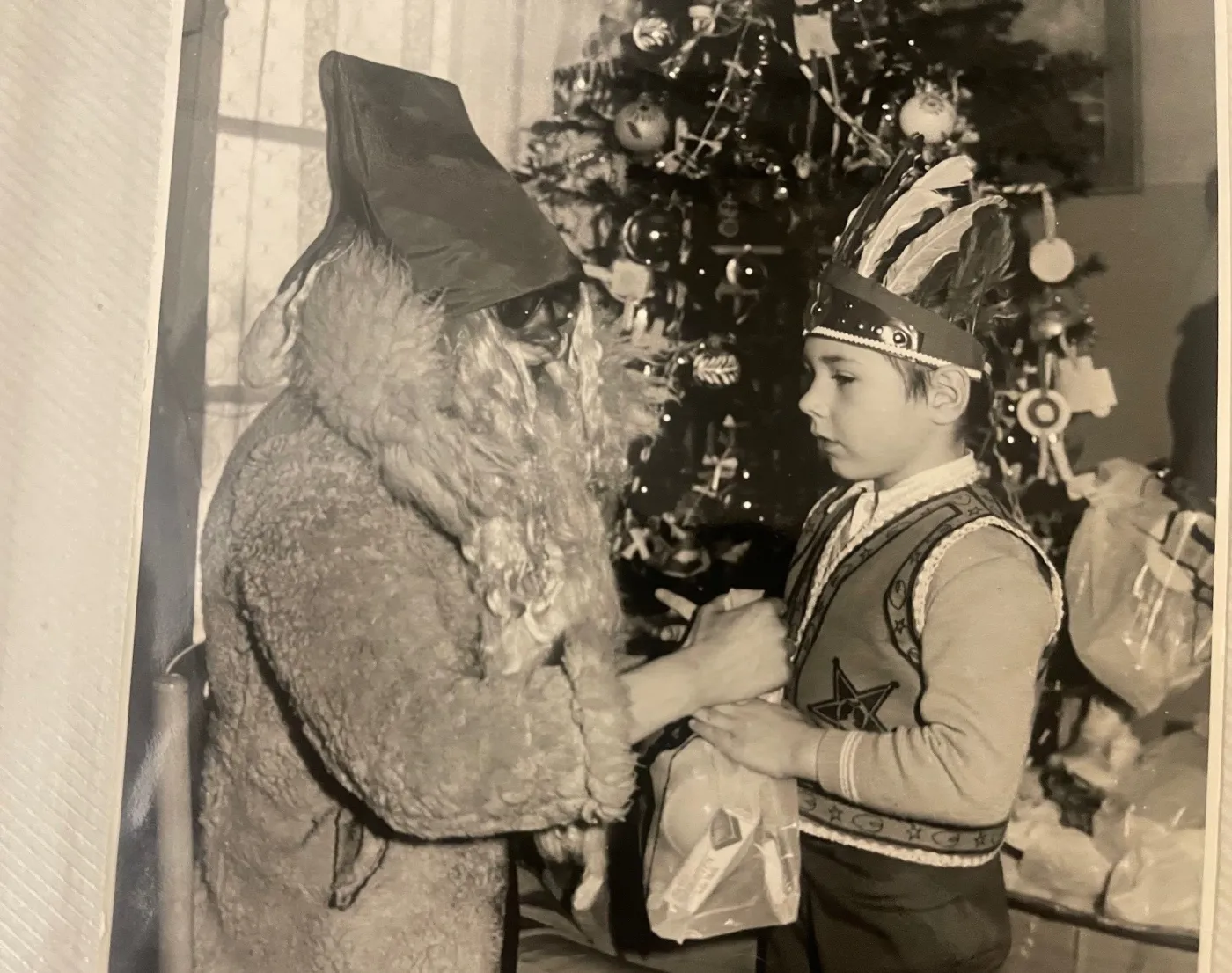 Quiz PRL: Tylko ci, którzy dorastali za komuny odgadną. Jakie prezenty były w czasach PRL?