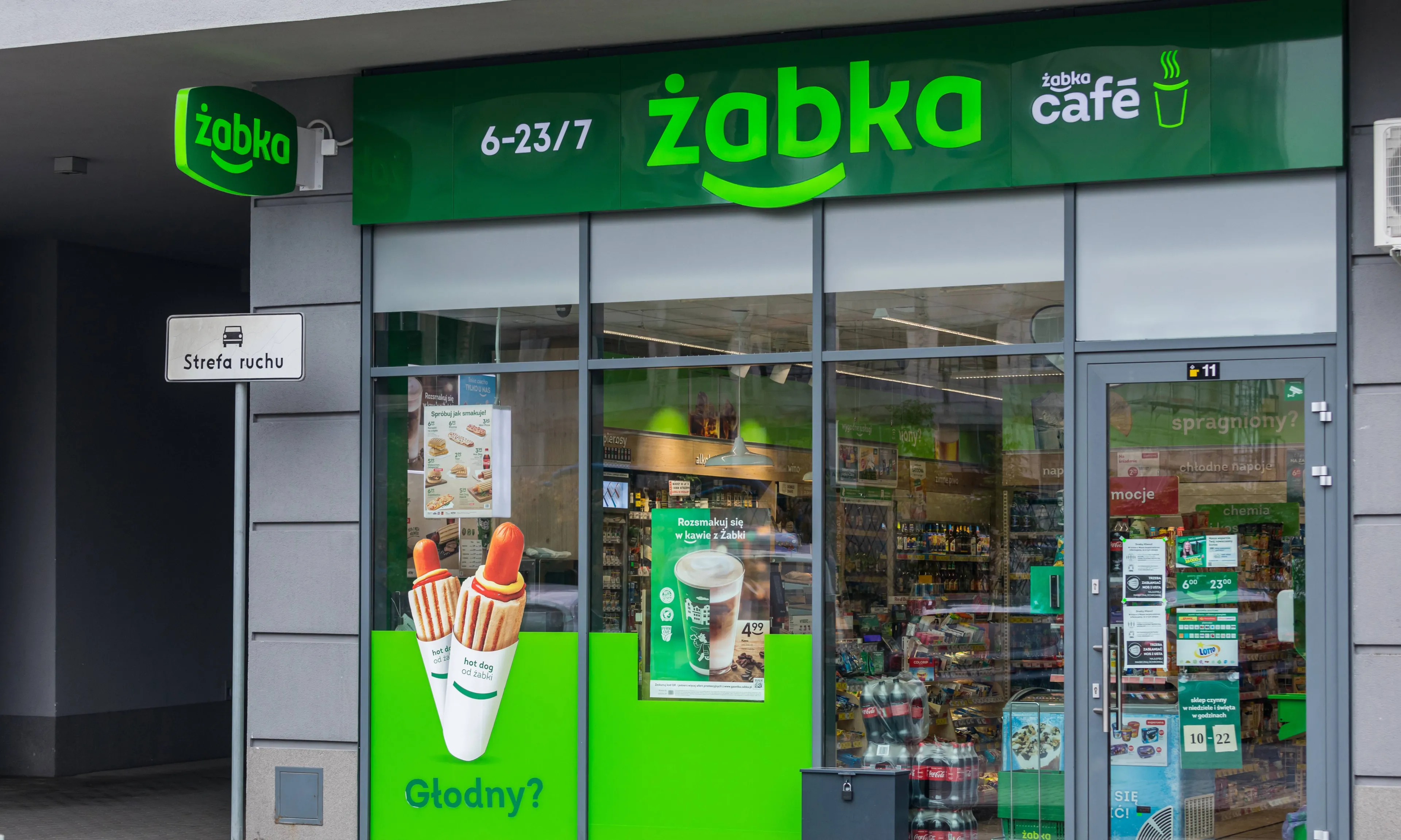 Do której otwarta jest Żabka 15 sierpnia? Godziny otwarcia