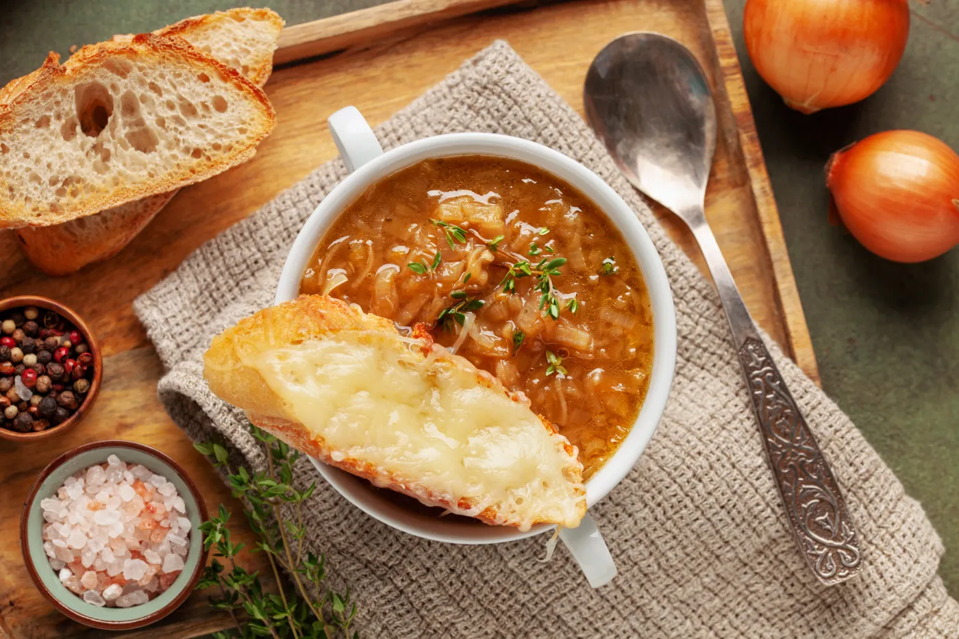 Pyszny obiad na sobotę. Podajemy przepis, Ty gotujesz. Zupa cebulowa przypkowska