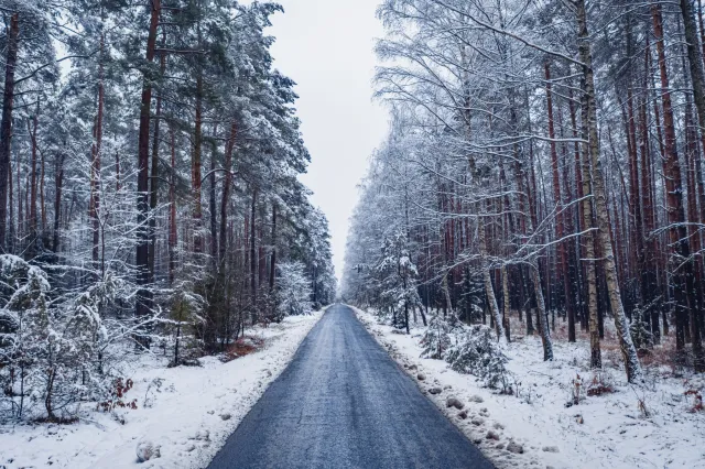 Mrozy sięgające -20 stopni Celsjusza, potem niebezpieczna gołoledź. Nowa prognoza pogody