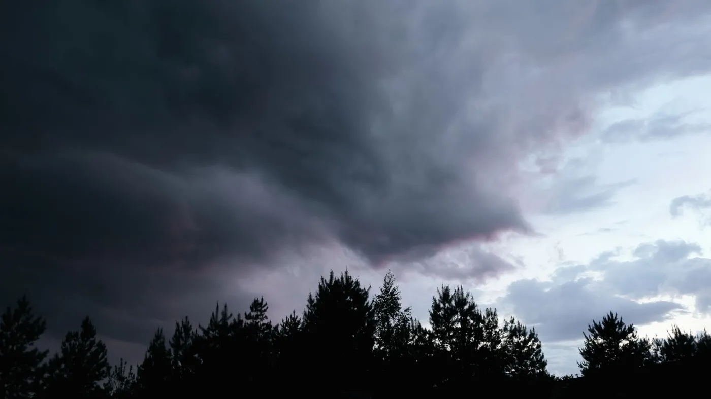 Zacznie się dziś w nocy. IMGW ostrzega, podmuchy wiatru nawet do 100 km/h