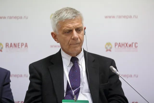 Były prezes NBP o SAFE 0 proc. "Służy wyłącznie zablokowaniu"