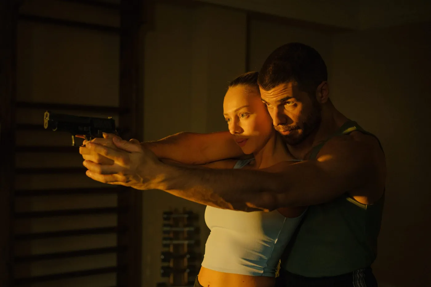 Ester Expósito i Hugo Diego García w filmie "Drawn Together"