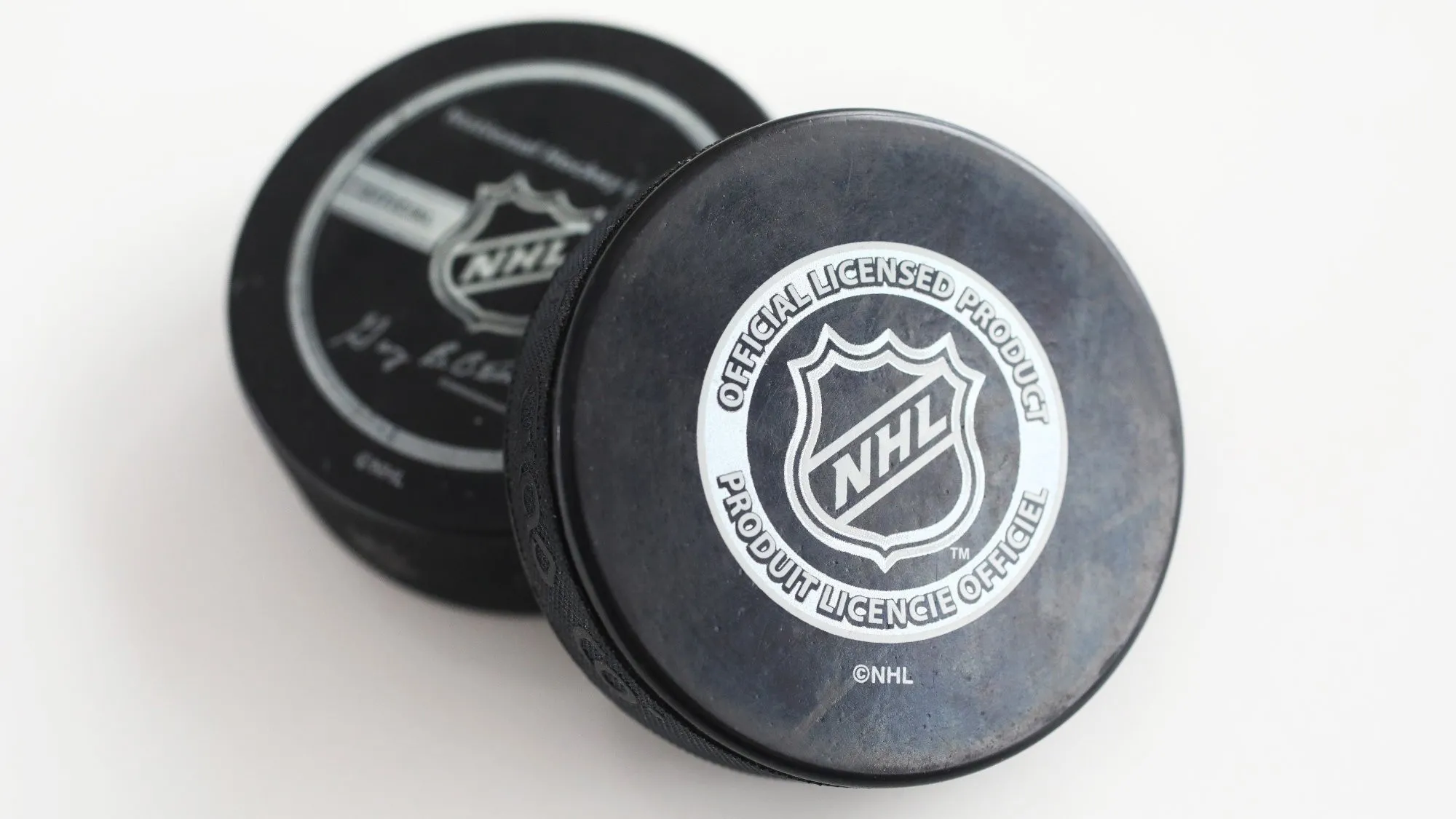Oto najwyższy bramkarz w historii ligi NHL. Tyle ma wzrostu