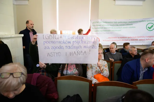 Poznań przyjął Europejską kartę równości. Protesty podczas sesji Rady Miasta