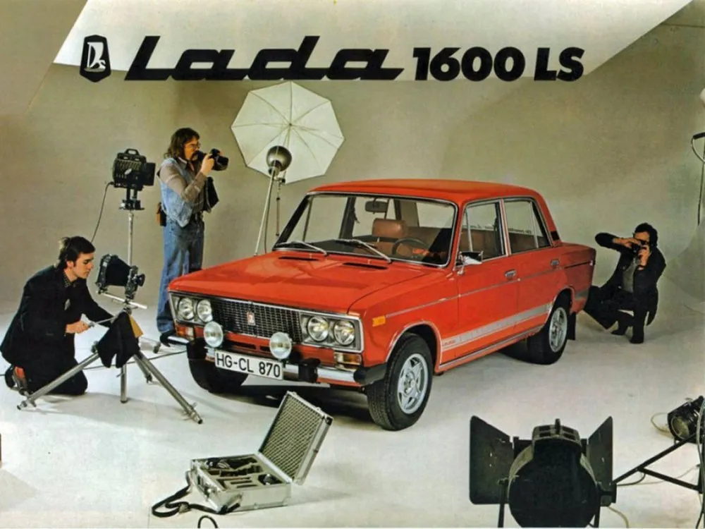 8179944-advertising-posters-of-soviet-cars-in-different-countries-23.jpg