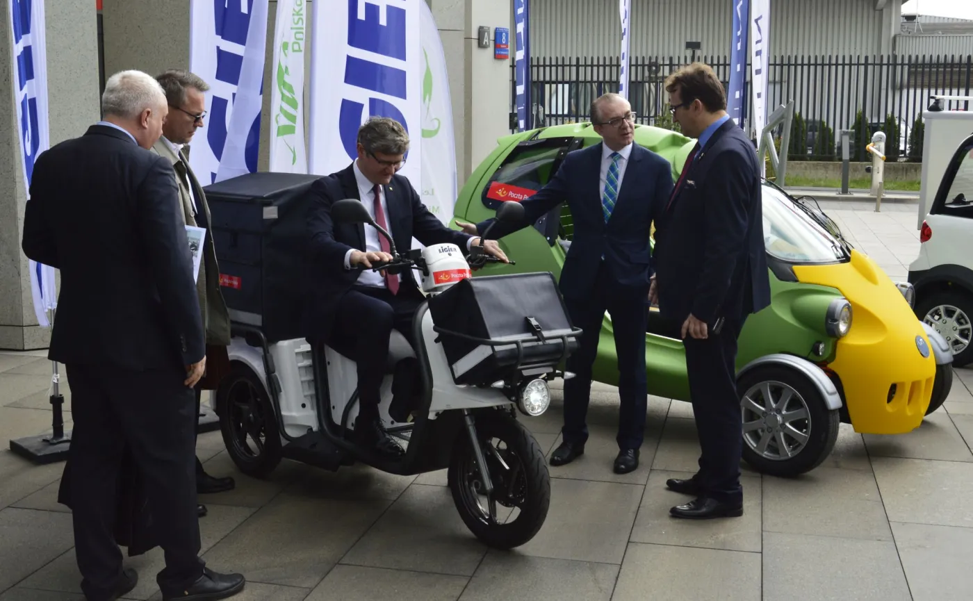 11532281-testy-pojazdow-elektrycznych-dla-listonoszy-poczta-polska-2.jpg