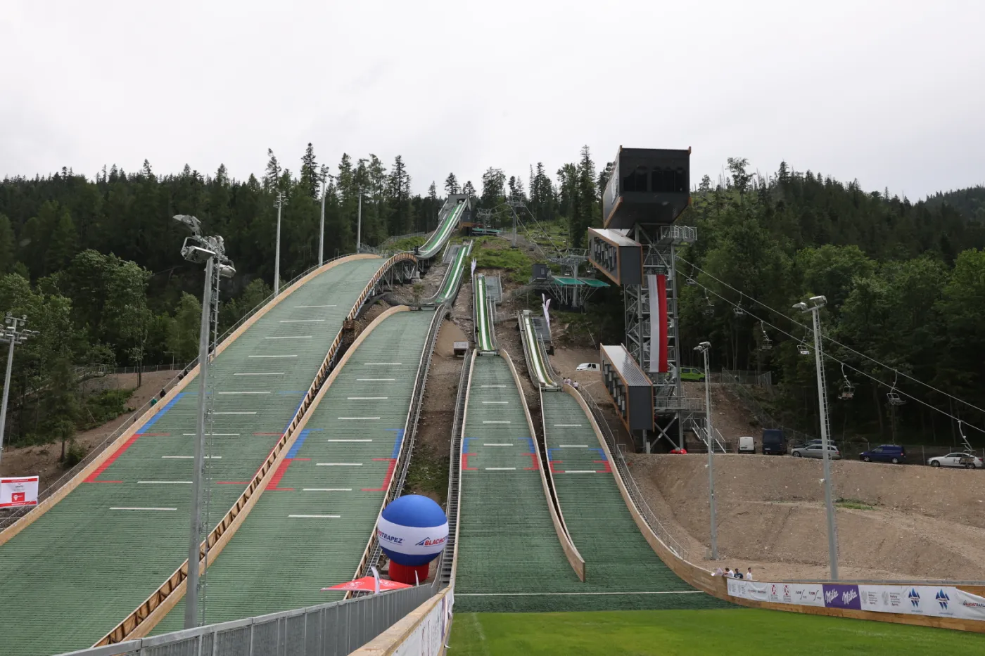 Ulewa i silny wiatr storpedowały letnie mistrzostwa Polski w skokach
