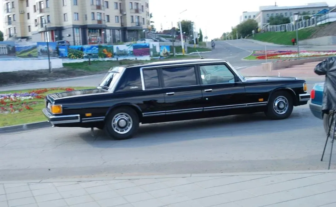 zil-ktory-nalezal-do-michaila-gorbaczowa-na-sprzedaz-w-polsce-37235190.jpg