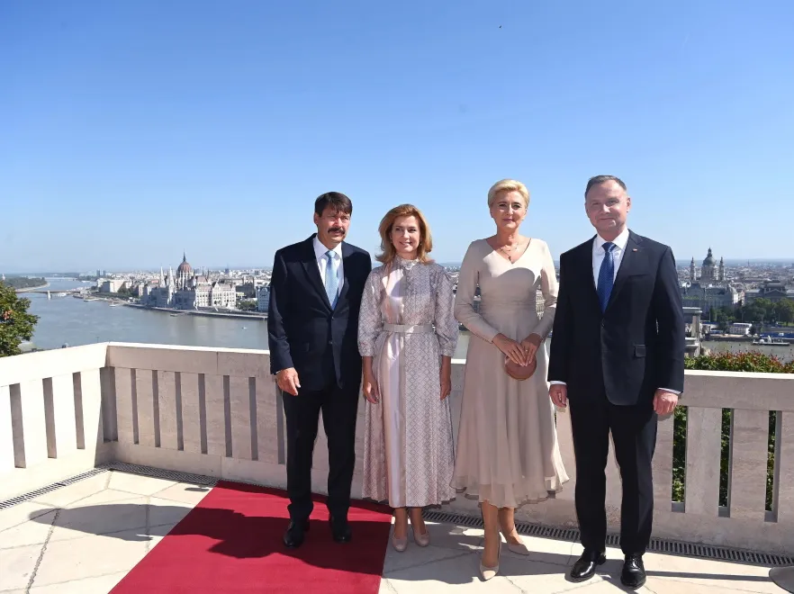 agata-kornhauserduda-andrzej-duda-janos-ader-anita-herczegh-37235755.jpg