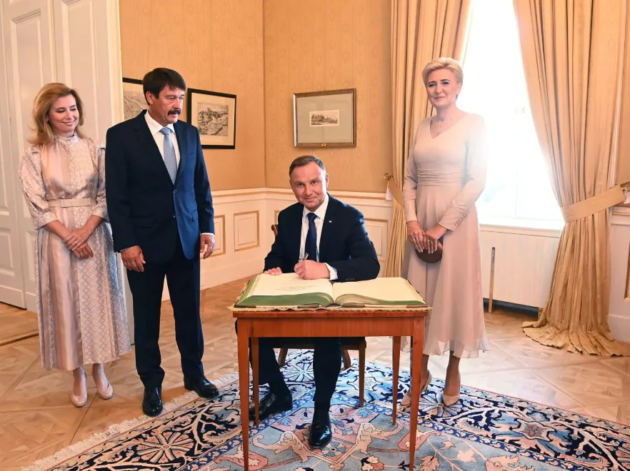 agata-kornhauserduda-andrzej-duda-janos-ader-anita-herczegh-37235750.jpg