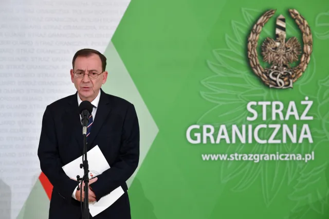 Stan wyjątkowy do przedłużenia. SONDAŻ dla DGP i RMF FM