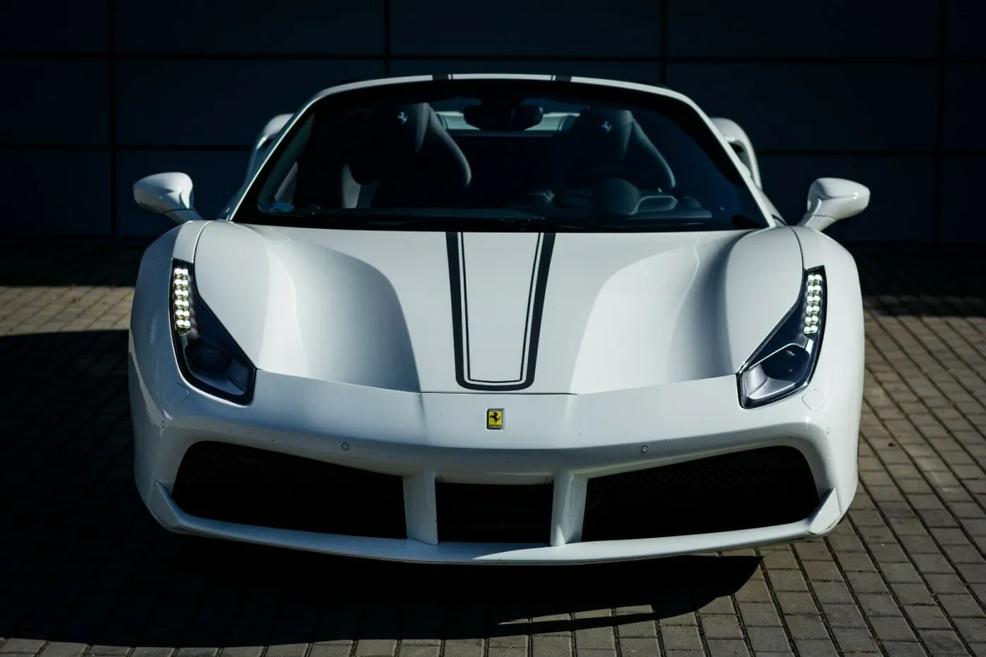 ferrari-488-spider-samochod-nalezal-do-roberta-lewandowskiego-37308837.jpg