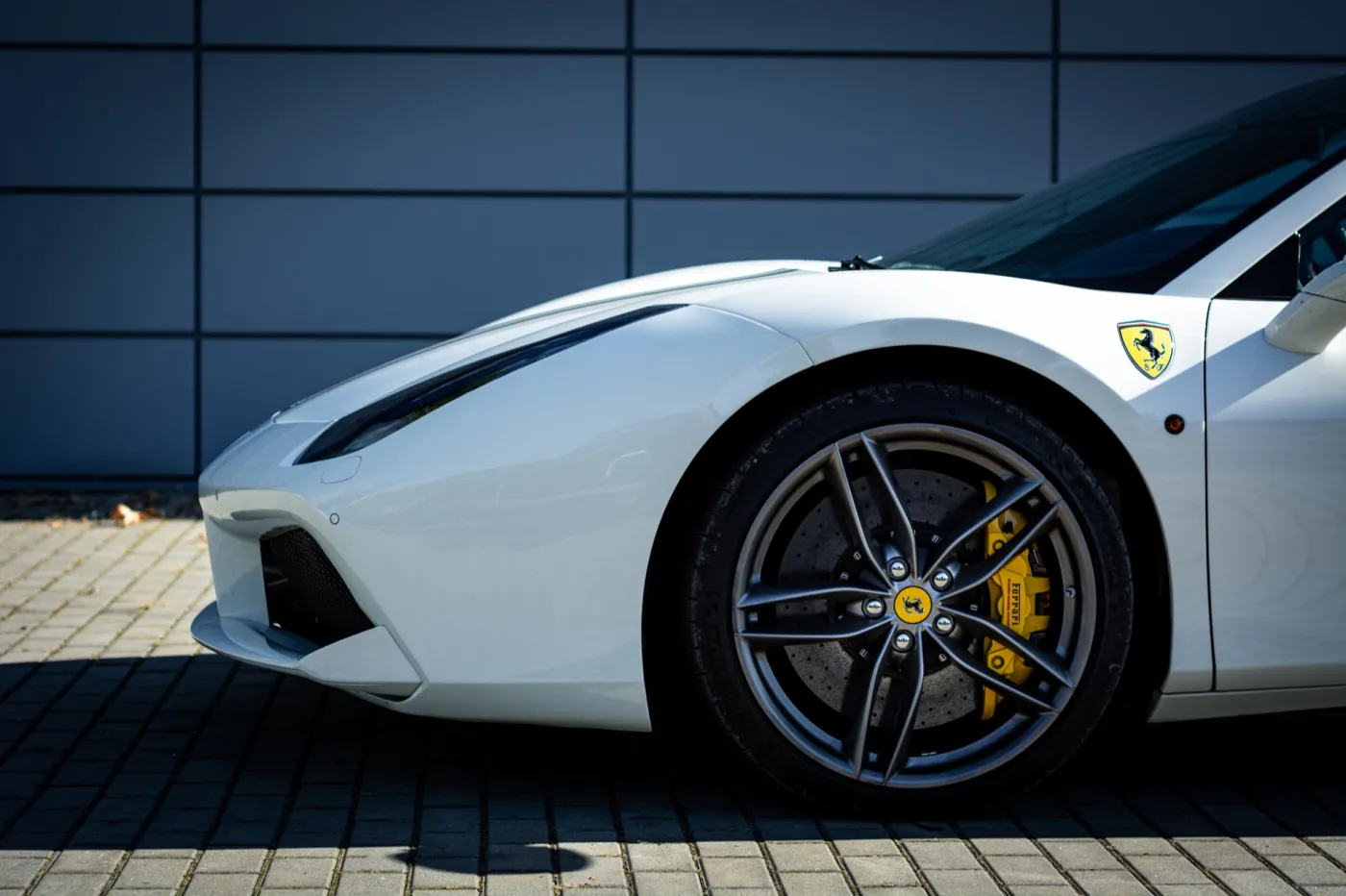 ferrari-488-spider-samochod-nalezal-do-roberta-lewandowskiego-37309693.jpg