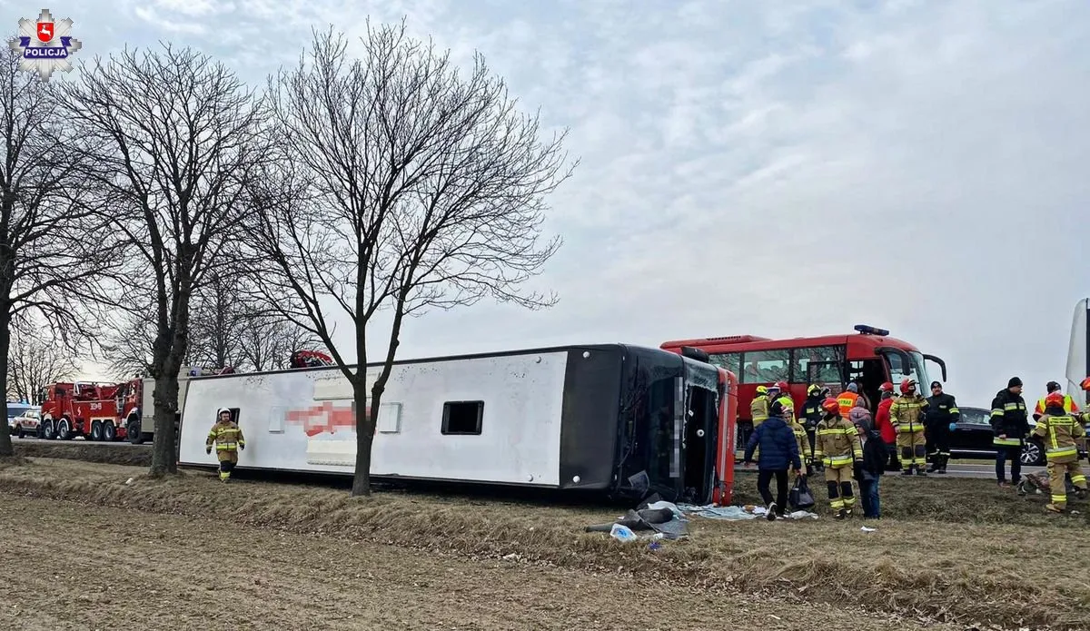 autokar-z-uchodzcami-z-ukrainy-mial-wypadek-na-lubelszczyznie-37390697.jpg