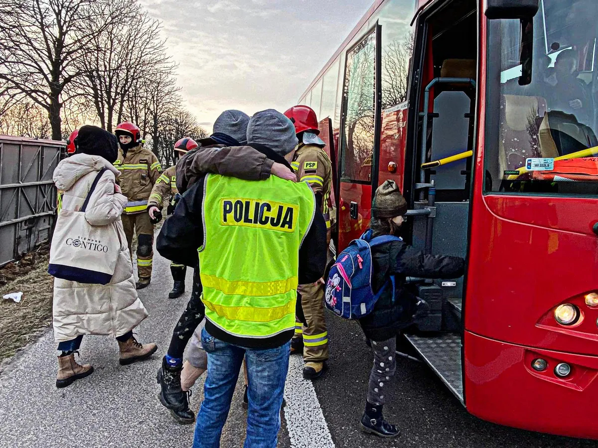 autokar-z-uchodzcami-z-ukrainy-mial-wypadek-na-lubelszczyznie-37390708.jpg