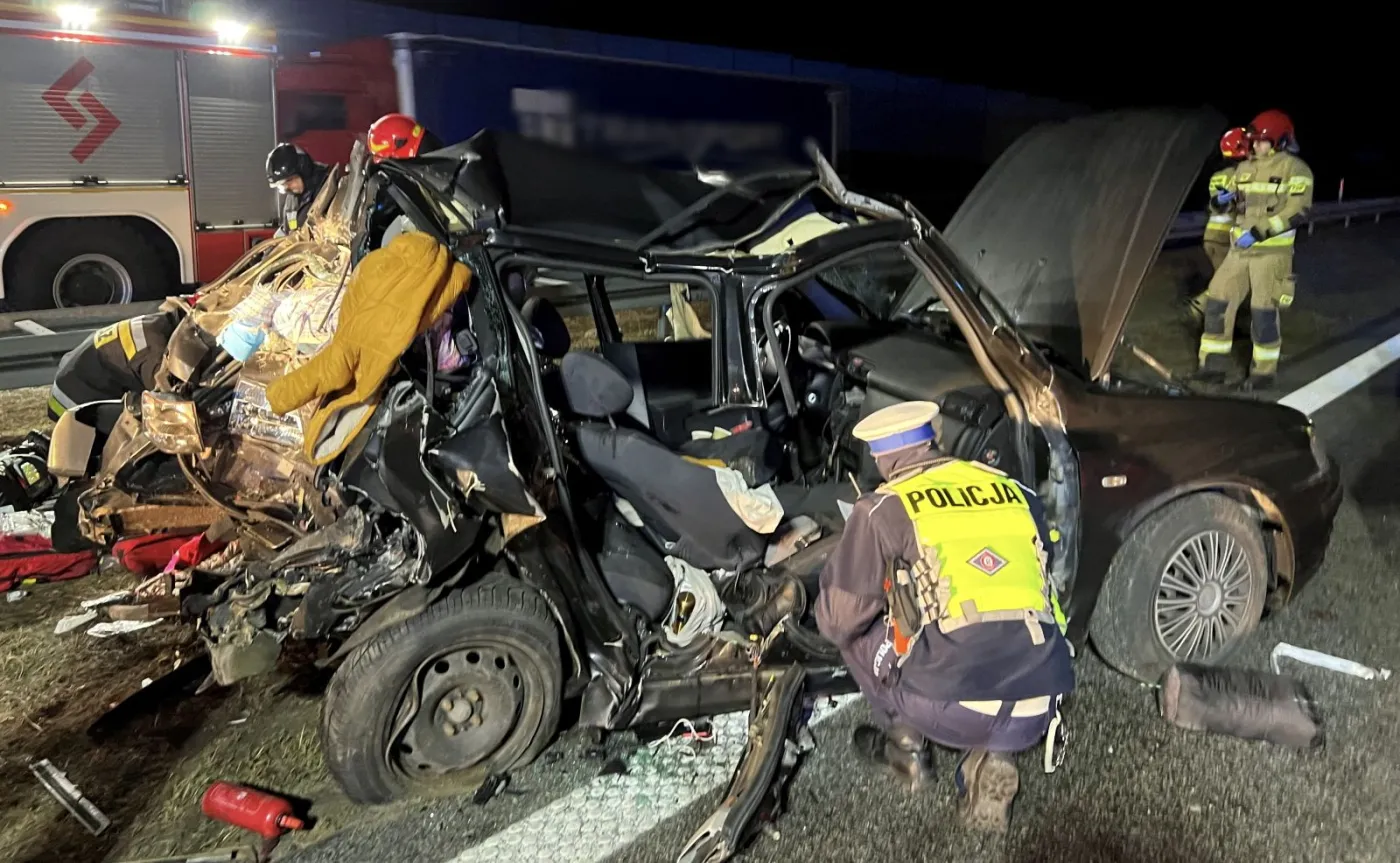 tragiczny-wypadek-na-a2-kobieta-i-2-dzieci-z-ukrainy-nie-zyja-37394865.jpg