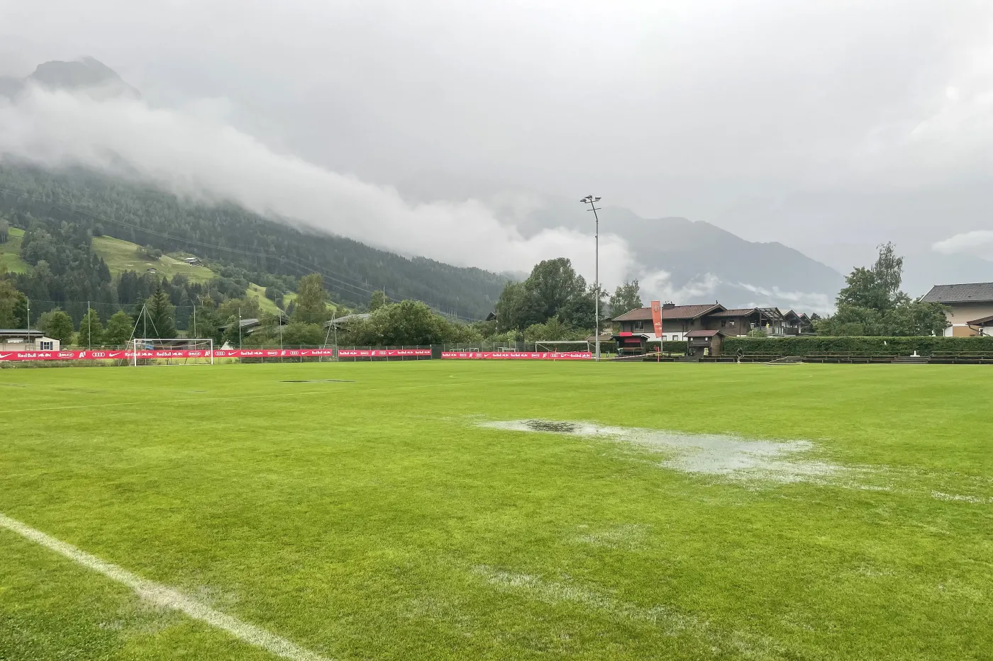 Ulewa pokrzyżowała plany Legii. Sparing z RB Salzburg odwołany