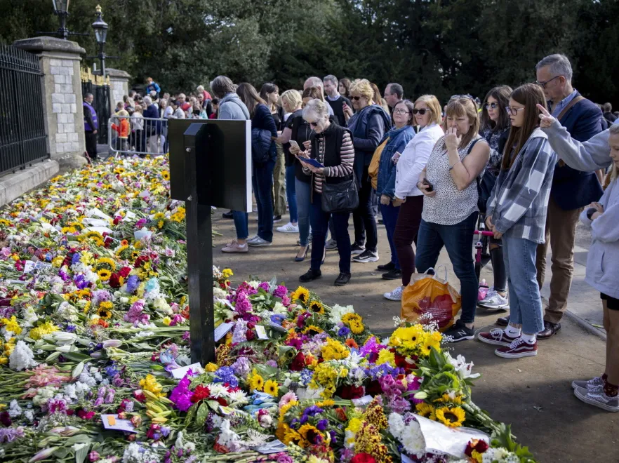 Konsumpcja - nie kontemplacja. Socjolog wyjaśnia, jak naprawdę społeczeństwo przeżywa śmierć znanych osób