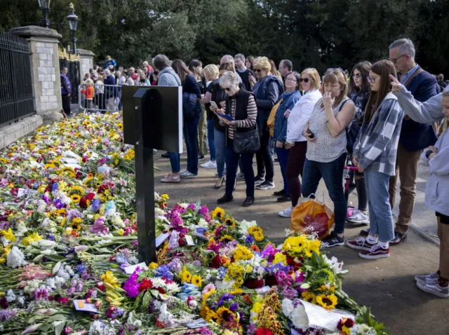 Konsumpcja - nie kontemplacja. Socjolog wyjaśnia, jak naprawdę społeczeństwo przeżywa śmierć znanych osób