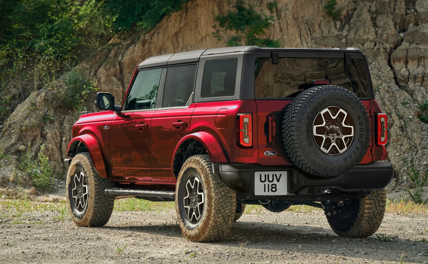 2022-ford-bronco-in-eruption-green-available-equipment-shown-37655449.jpg