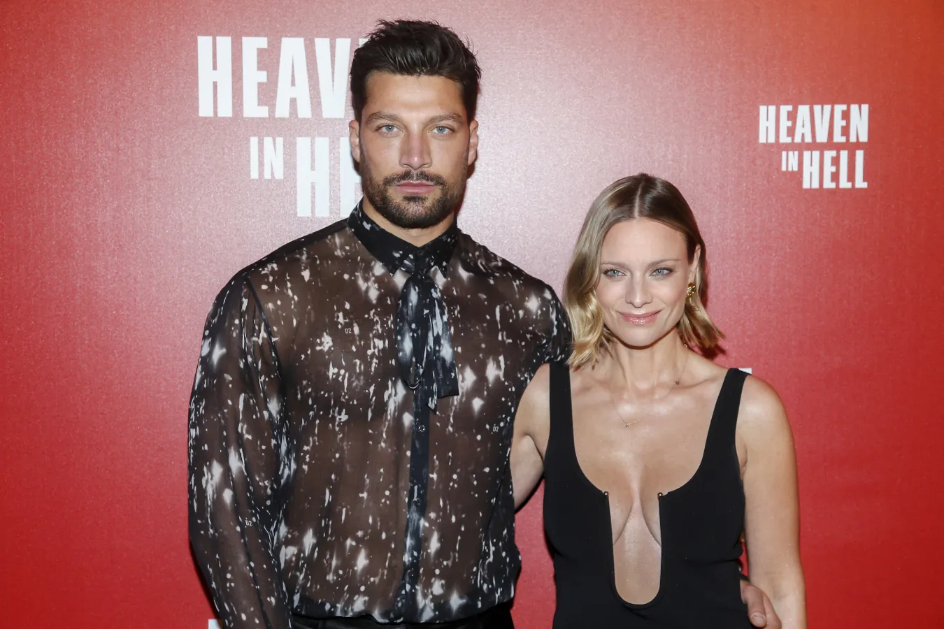 Tych piersi nie da się nie zauważyć. Boczarska kusi dekoltem na premierze "Heaven in Hell" [FOTO]