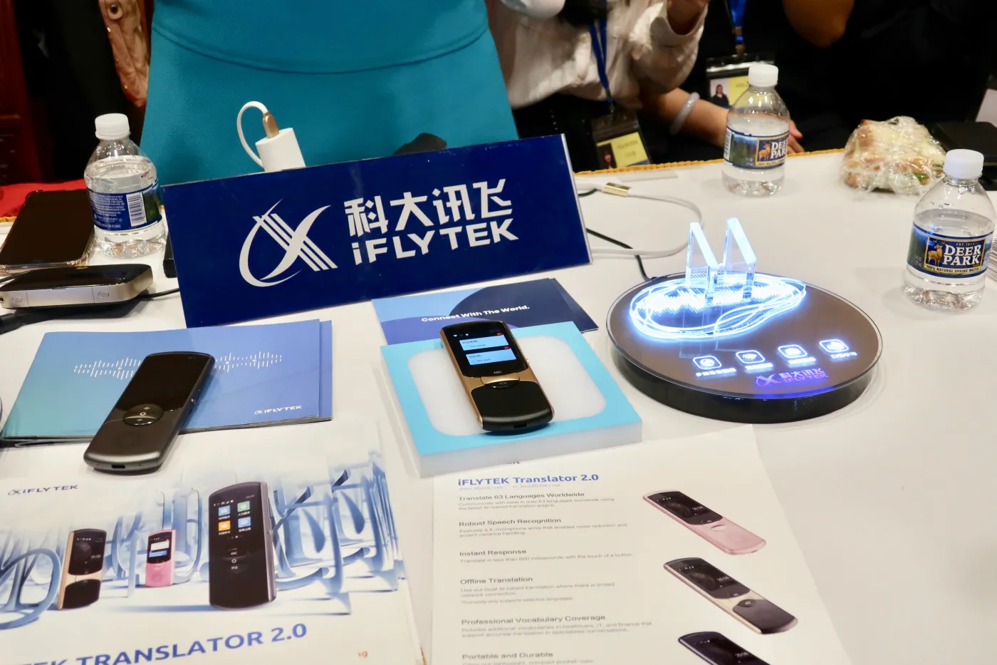 10 dolarów za godzinę. Chińskie firmy nie mogą kupić tych chipów, więc je... wynajmują