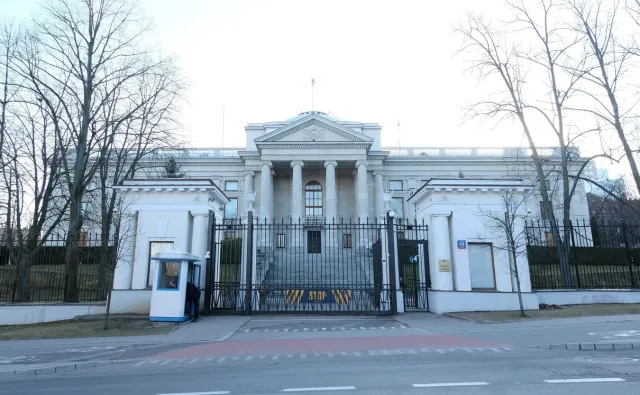 Poseł PiS: Wyburzyłbym ambasadę Rosji w Polsce