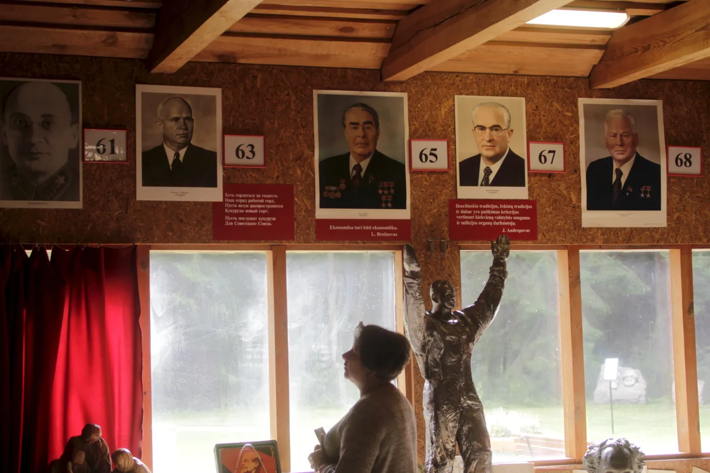 "Czy ktoś pamięta, że między Breżniewem a Gorbaczowem byli jeszcze Andropow i Czernienko?"