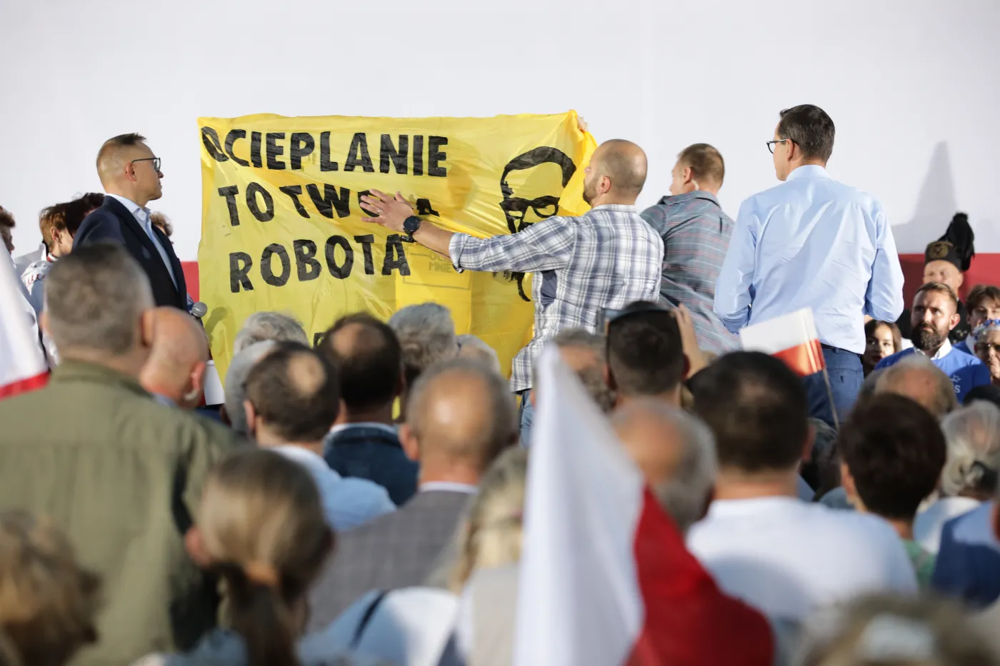 Wtargnęli na scenę podczas przemówienia Morawieckiego. Oto co ich czeka