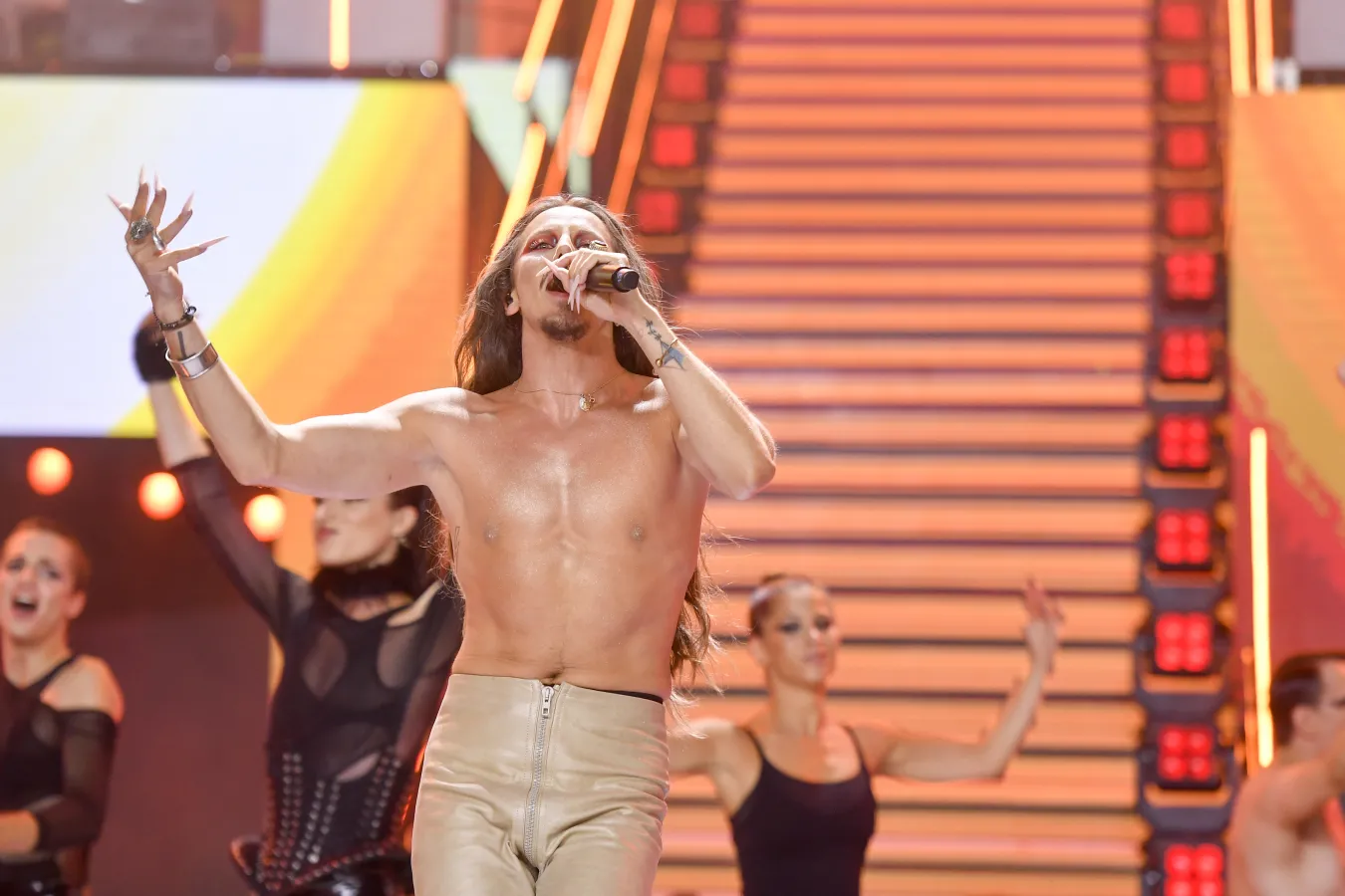 Michał Szpak zakpił z Danuty Holeckiej. "Życzę miłego lotu"