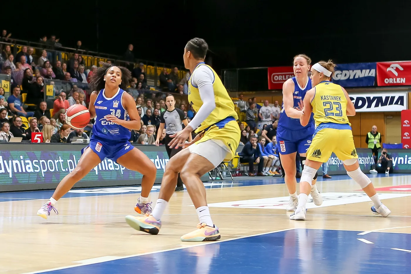 Ochroniarz pobił koszykarkę Arki Gdynia, bo myślał, że do damskiej toalety wszedł mężczyzna