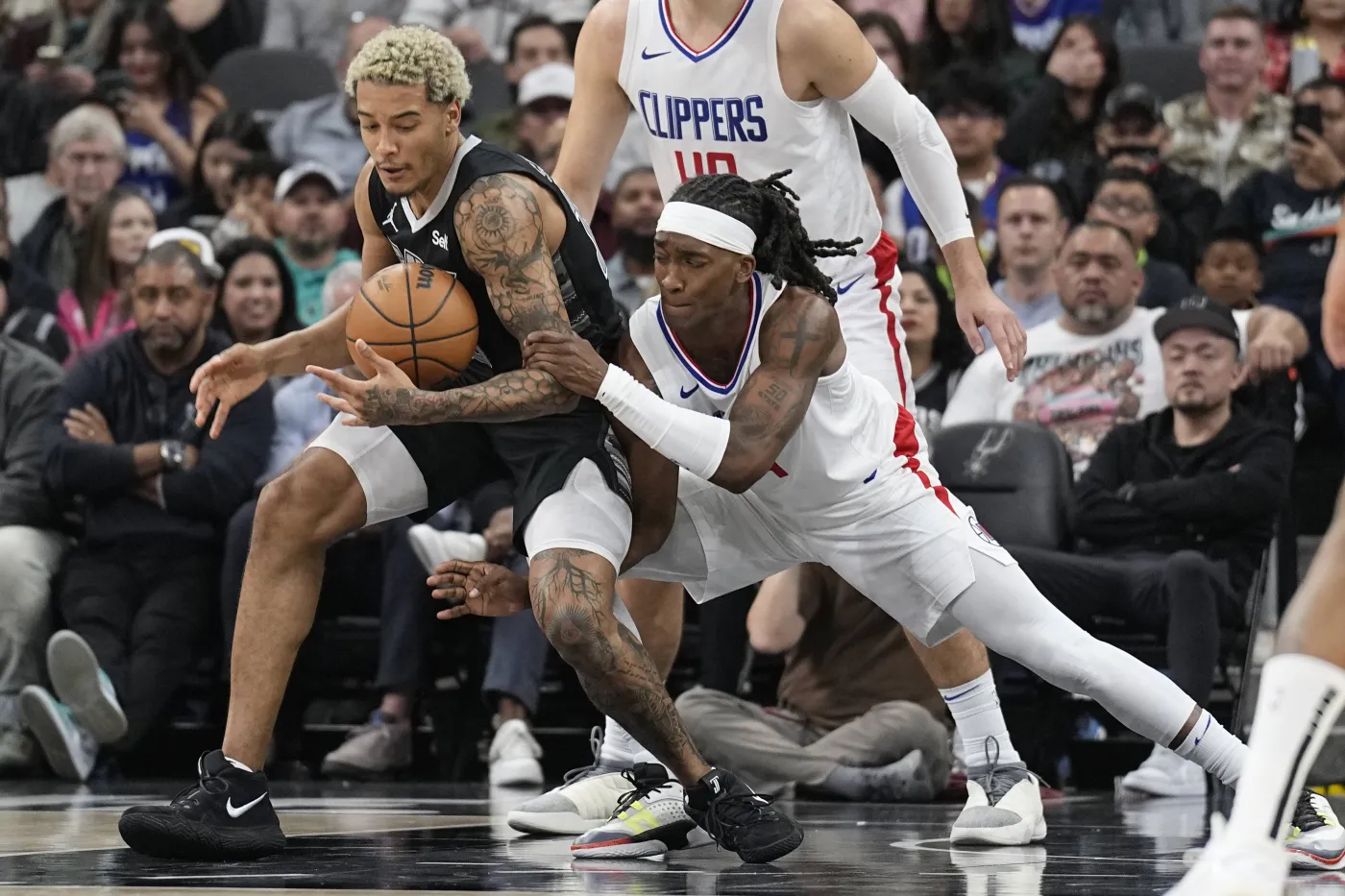 Jeremy Sochan zdobył 19 punktów, zaliczył 7 asyst i 5 zbiórek