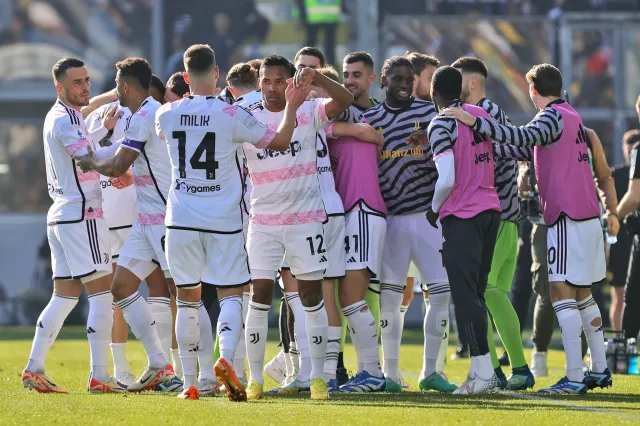 Błąd Szczęsnego, Milik dostał świąteczny prezent od trenera [WIDEO]