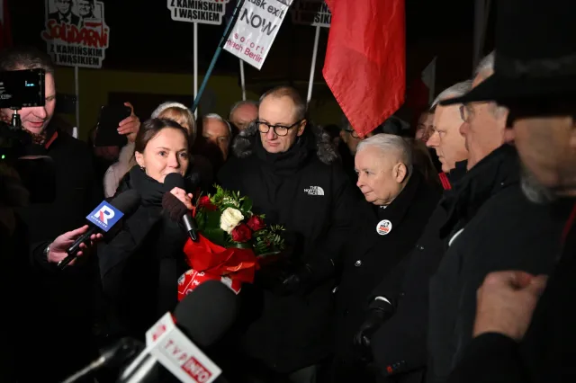 Tym razem przed aresztem w Radomiu pojawił się Jarosław Kaczyński. "Musi skończyć się czas hańby"
