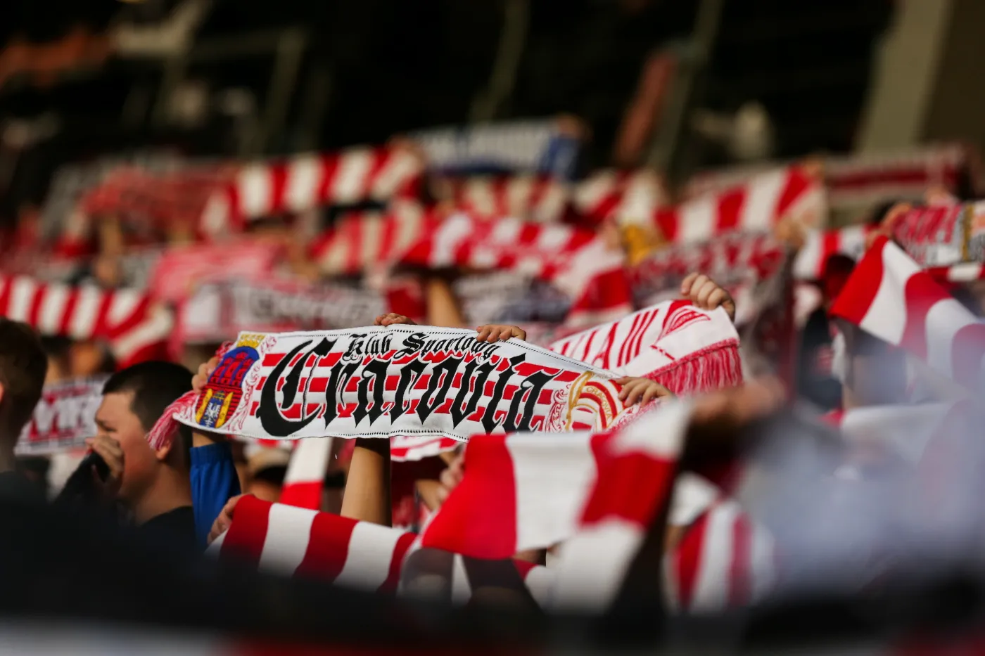 Kibice Cracovii zmusili do rezygnacji kierowniczkę marketingu. Okazało się, że kibicuje... Wiśle