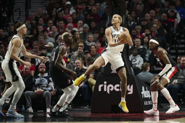 Liga NBA. Sochan drugim strzelcem Spurs w meczu z Hawks [WIDEO]