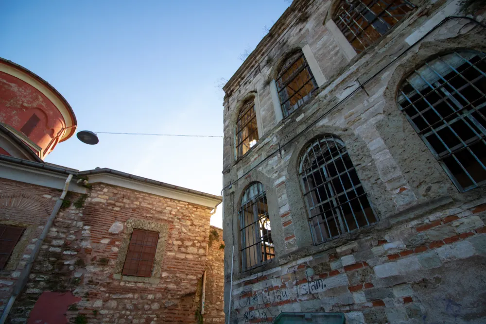 Stambuł: Strzały w kościele. Na mszy był konsul RP z dziećmi, ujęto zamachowców