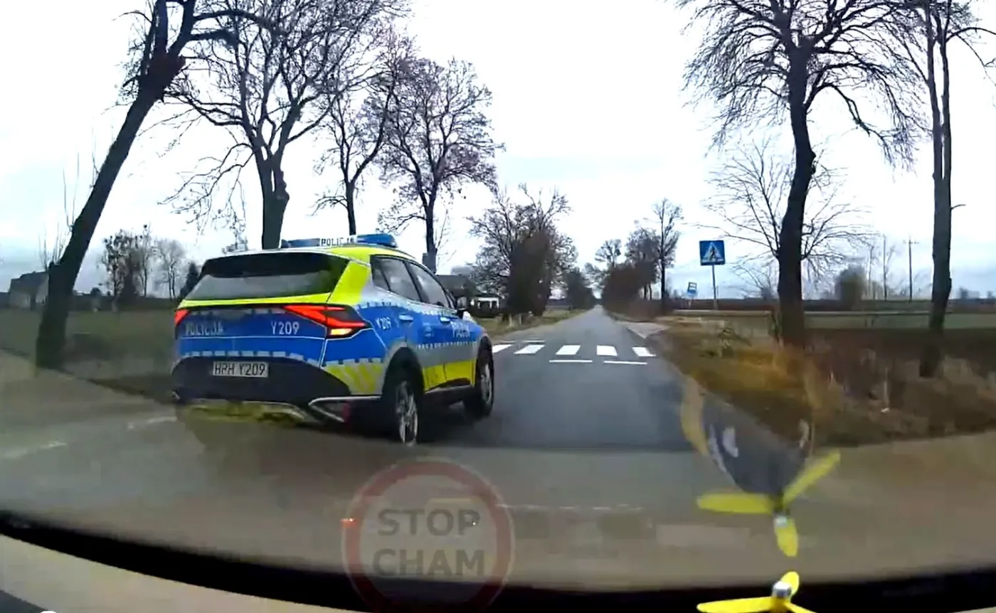 Szokujące zachowanie policjanta. Nagrał go inny kierowca