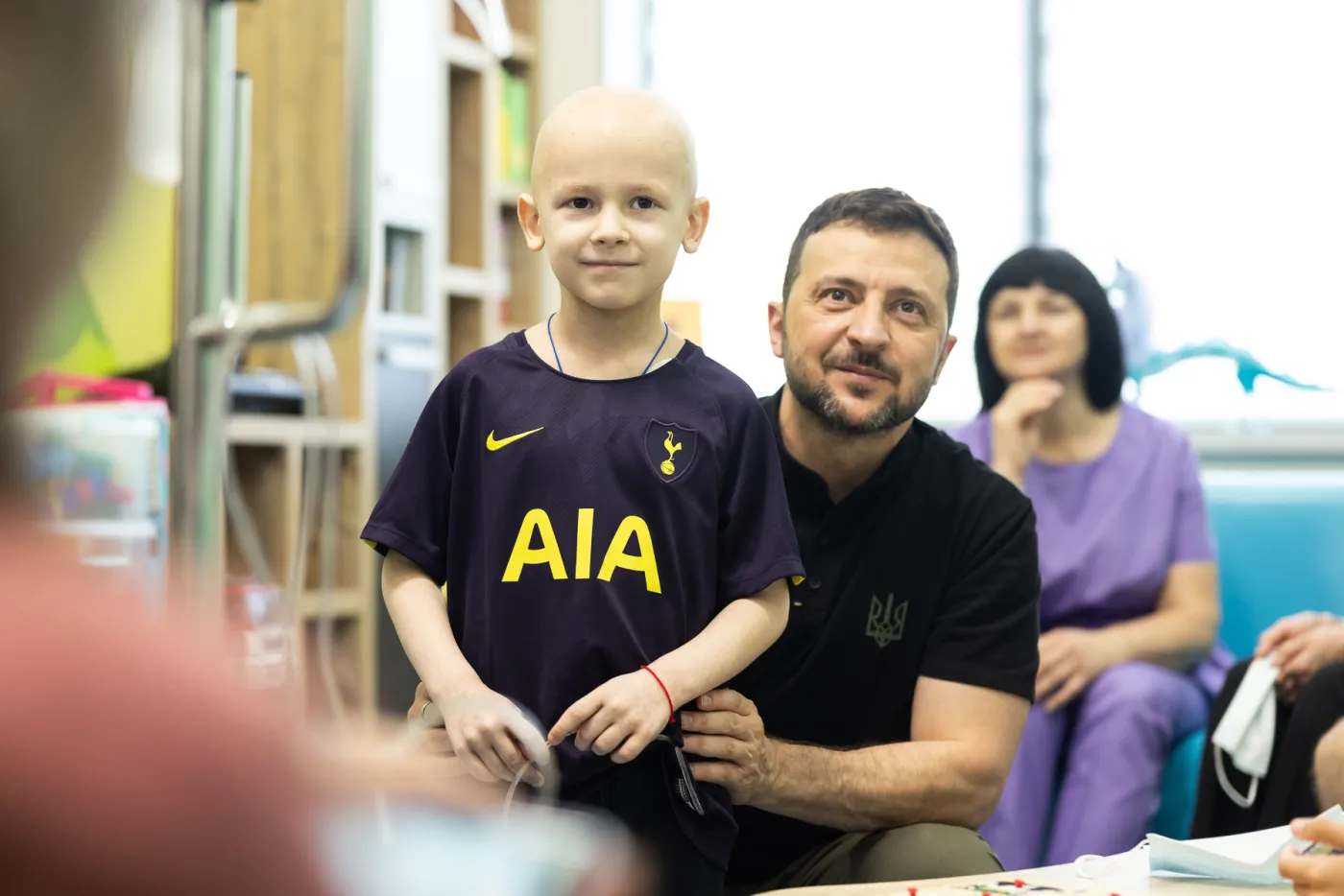 Zełenski odwiedził szpital. Pojawił się tam w wyjątkowej roli